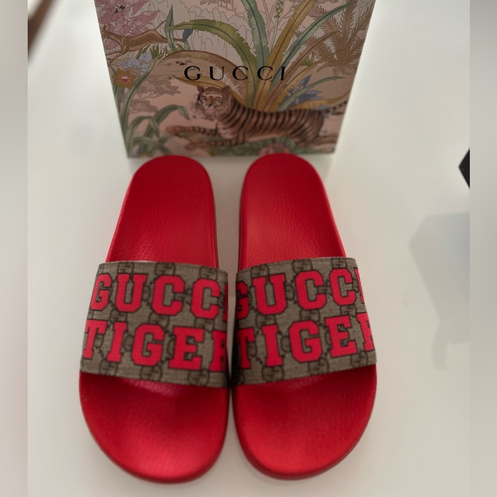 Gucci flip tiger